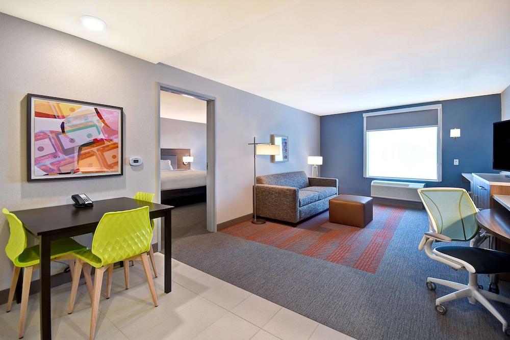 Hampton & Vegas Convention Center Hotel
