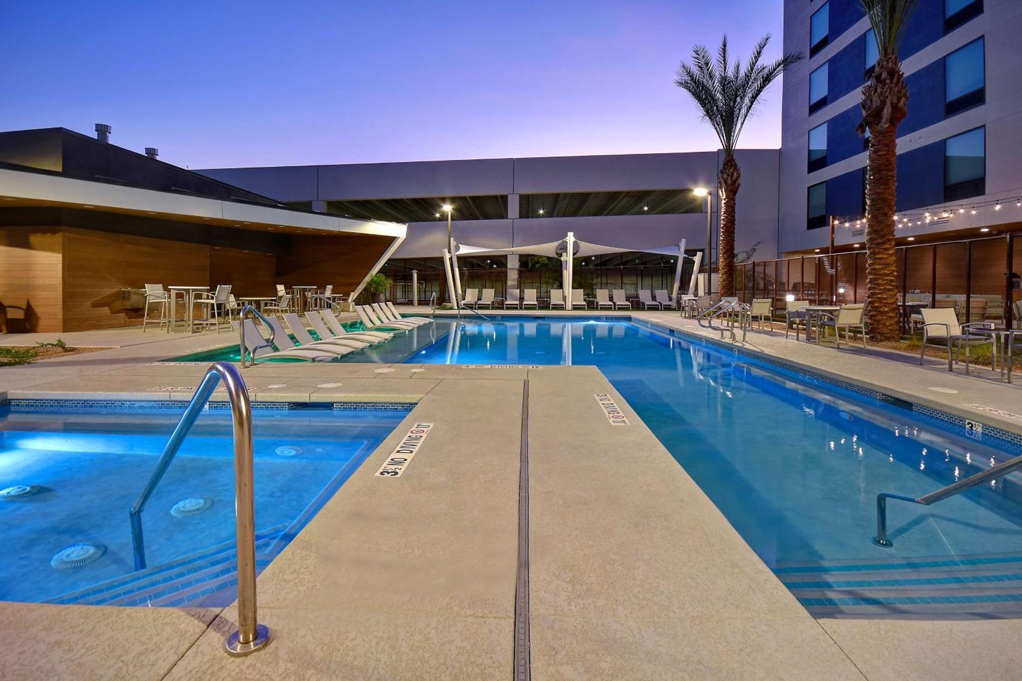 Hampton & Vegas Convention Center